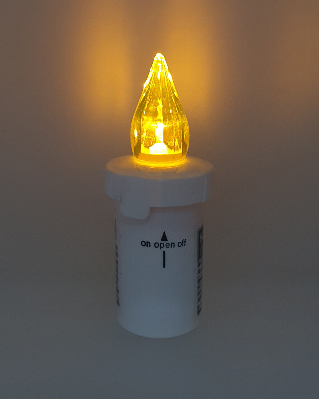 HD-130 LED gyertya fehér/sárga pislákólo lángal LAKKK DÍSZ HD-130 LED gyertya fehér/sárga pislákólo lángal LAKKK DÍSZ