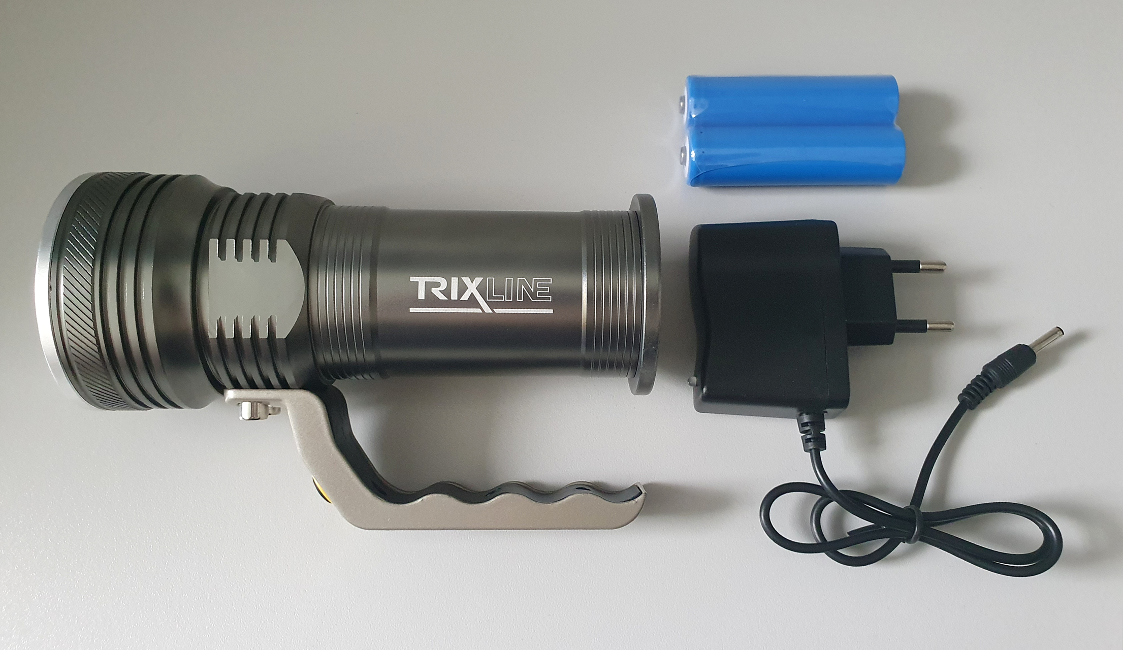 TR A213 Kézi újratölthető LED-es zseblámpa CREE XPE T6LED TR A213 Kézi újratölthető LED-es zseblámpa CREE XPE T6LED
