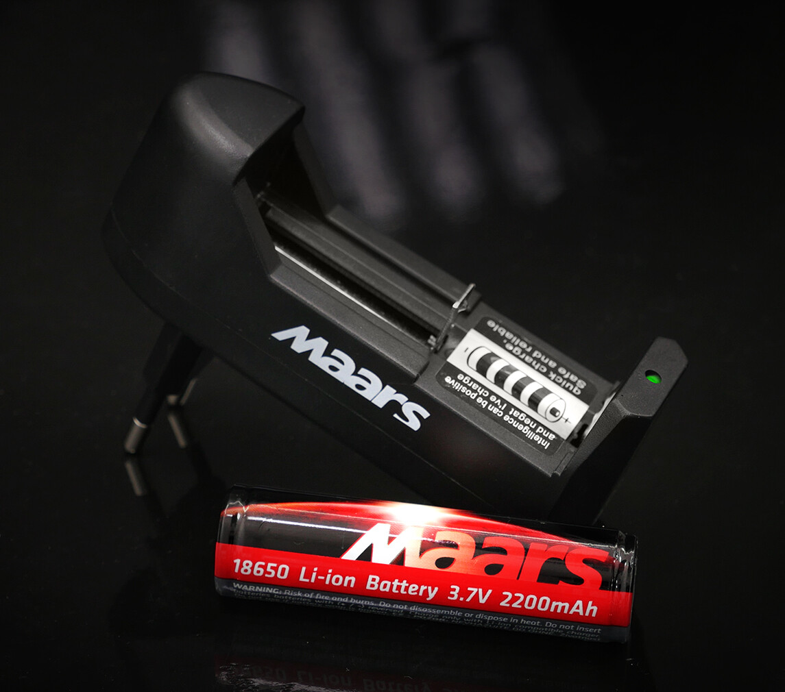 Univerzális töltő MC 500 18650 3.7V LI-ION akkumulátor MAARS Univerzális töltő MC 500 18650 3.7V LI-ION akkumulátor MAARS